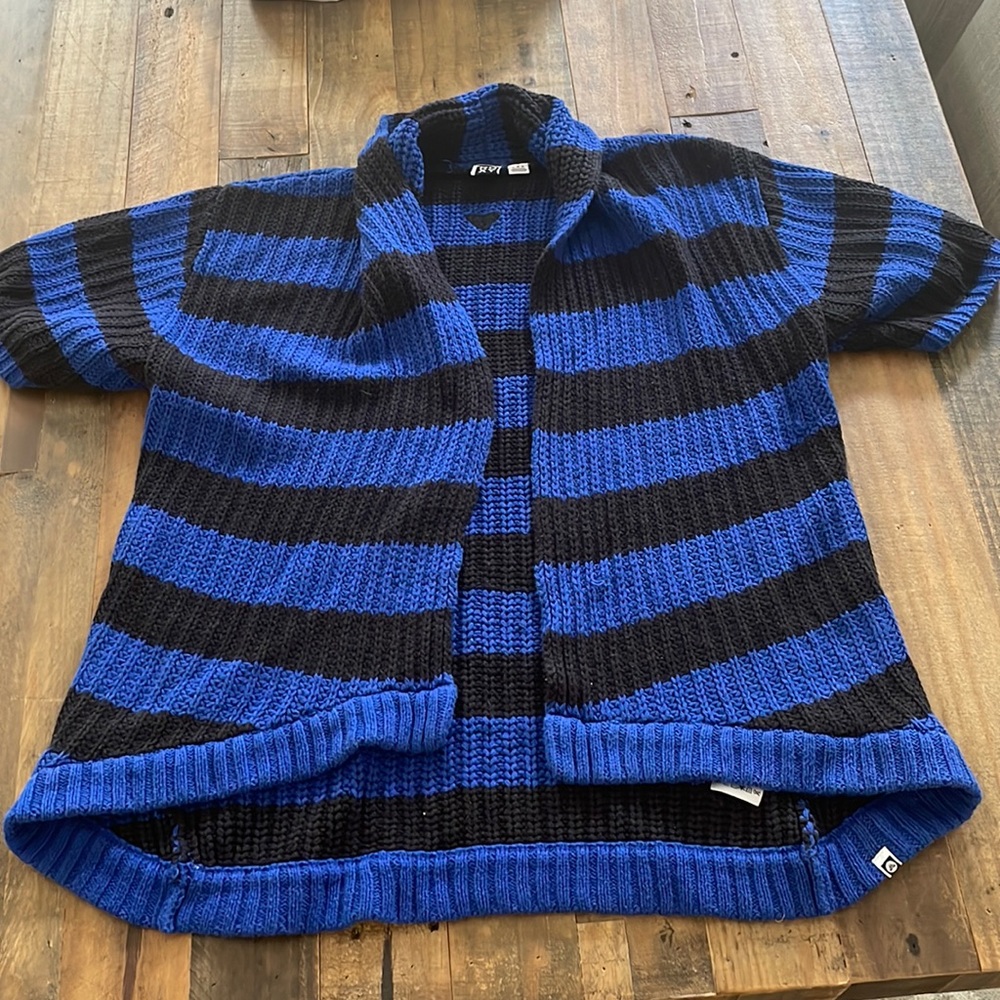 Roxy short sleeve sweater size L